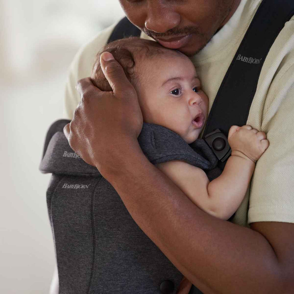 BabyBjörn | Dad With Baby Carrier Mini | Charcoal Grey | 3D Jersey | ChocoLoons