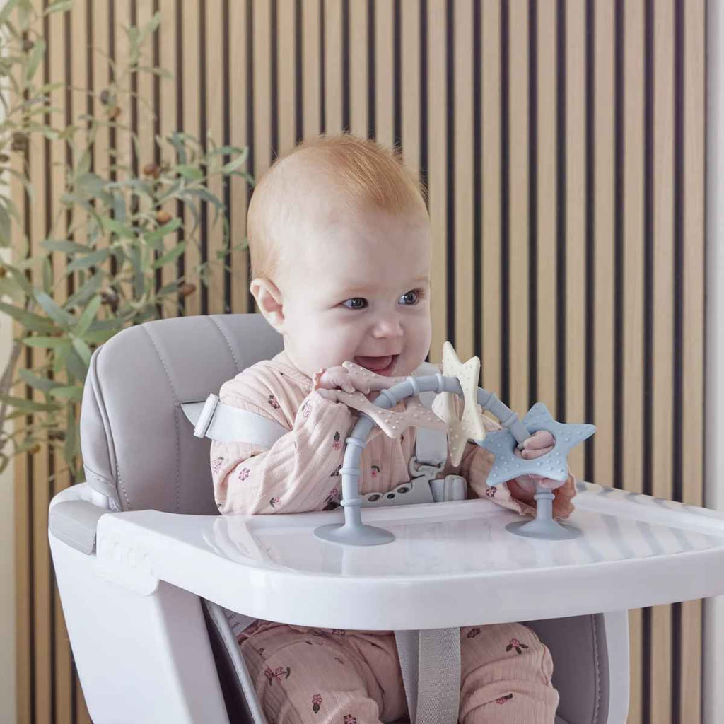 Shnuggle | Stick N' Play Star Toy On High Chair | ChocoLoons