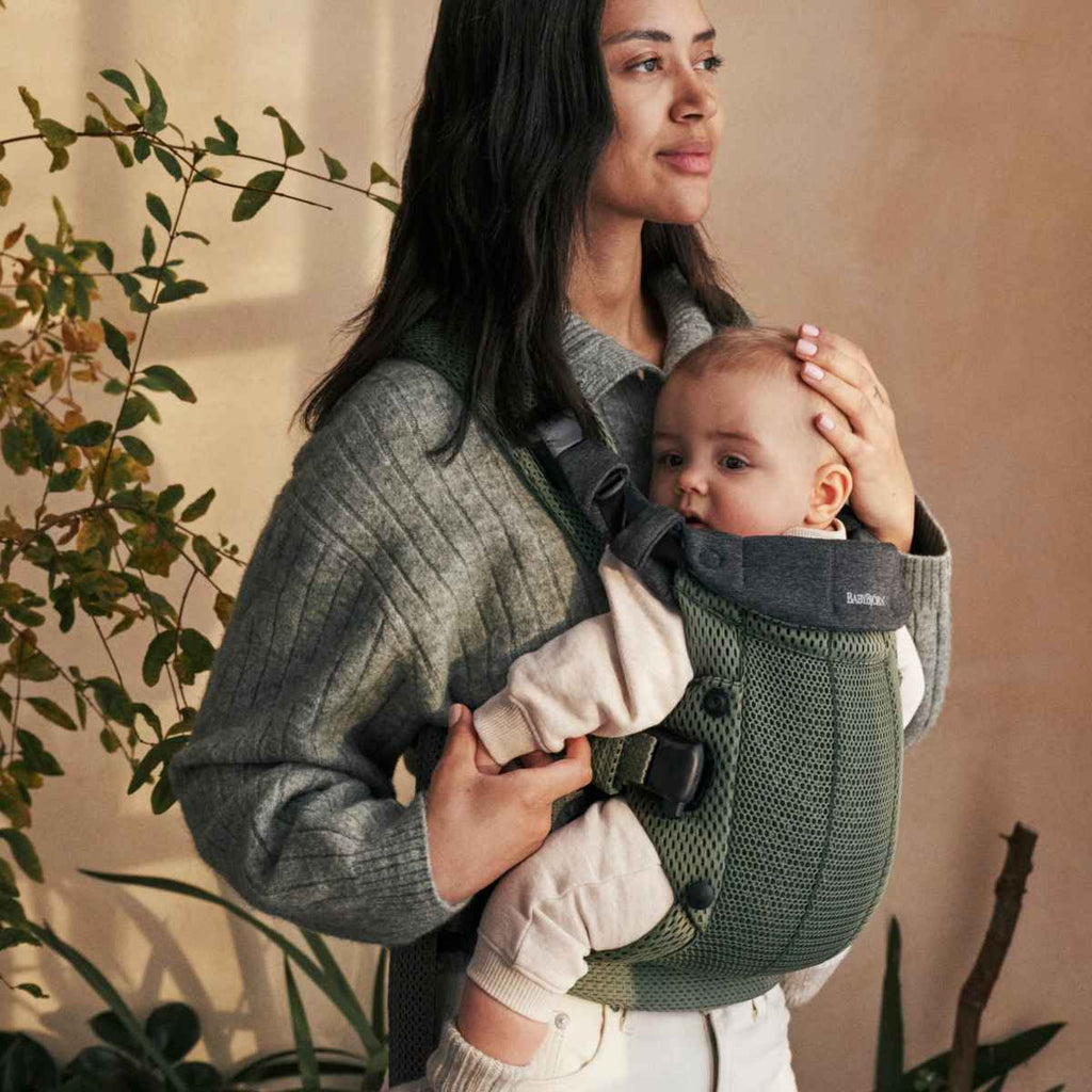 BabyBjörn | Mum With Baby Carrier Harmony | Dark Green | ChocoLoons