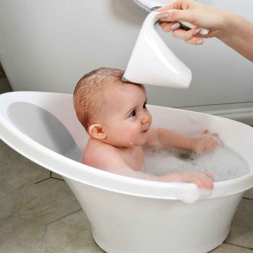 Shnuggle | Mother Using Washy Bath Jug | ChocoLoons