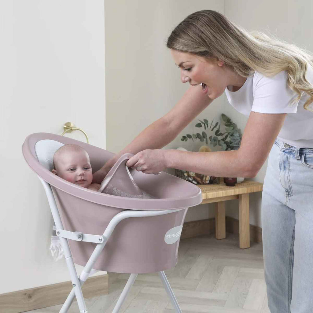 Shnuggle | Mum Bathing Baby in Bath With Washy Bath Jug | Blossom | ChocoLoons