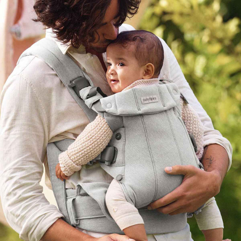 BabyBjörn | Dad With Baby Carrier Harmony | Light Grey | Woven Mélange | ChocoLoons