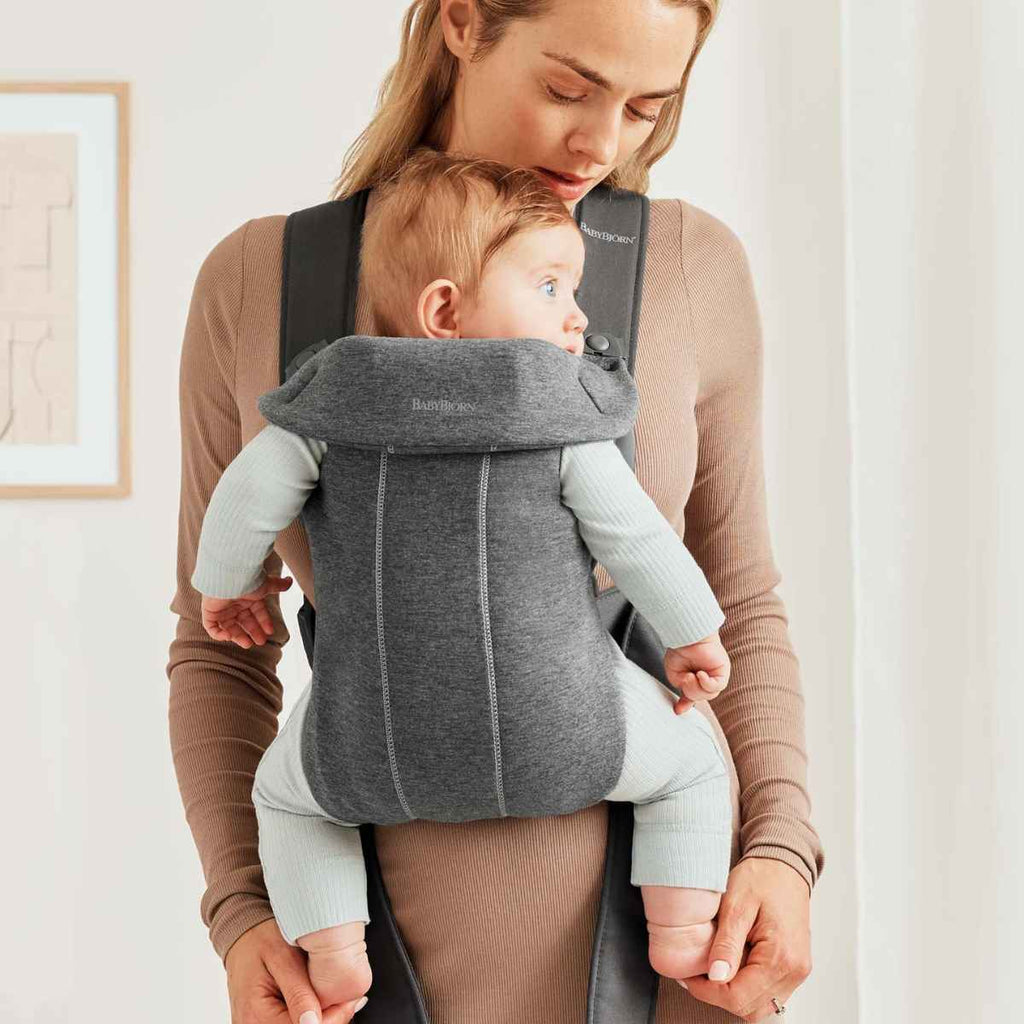 BabyBjörn | Mum With Baby Carrier Mini | Dark Grey | ChocoLoons