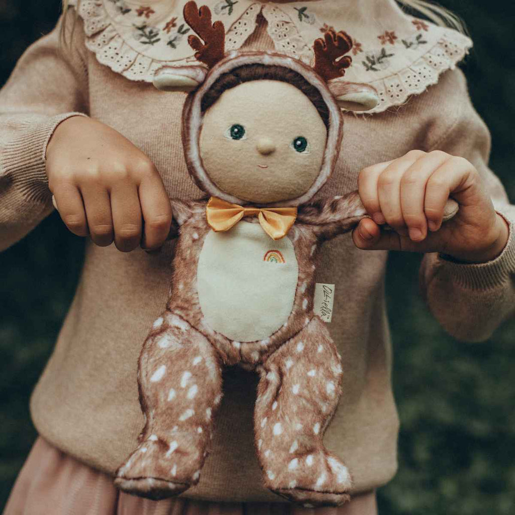 Olli Ella | Jolly Dollies | Riley Reindeer | Child Holding Toy | ChocoLoons