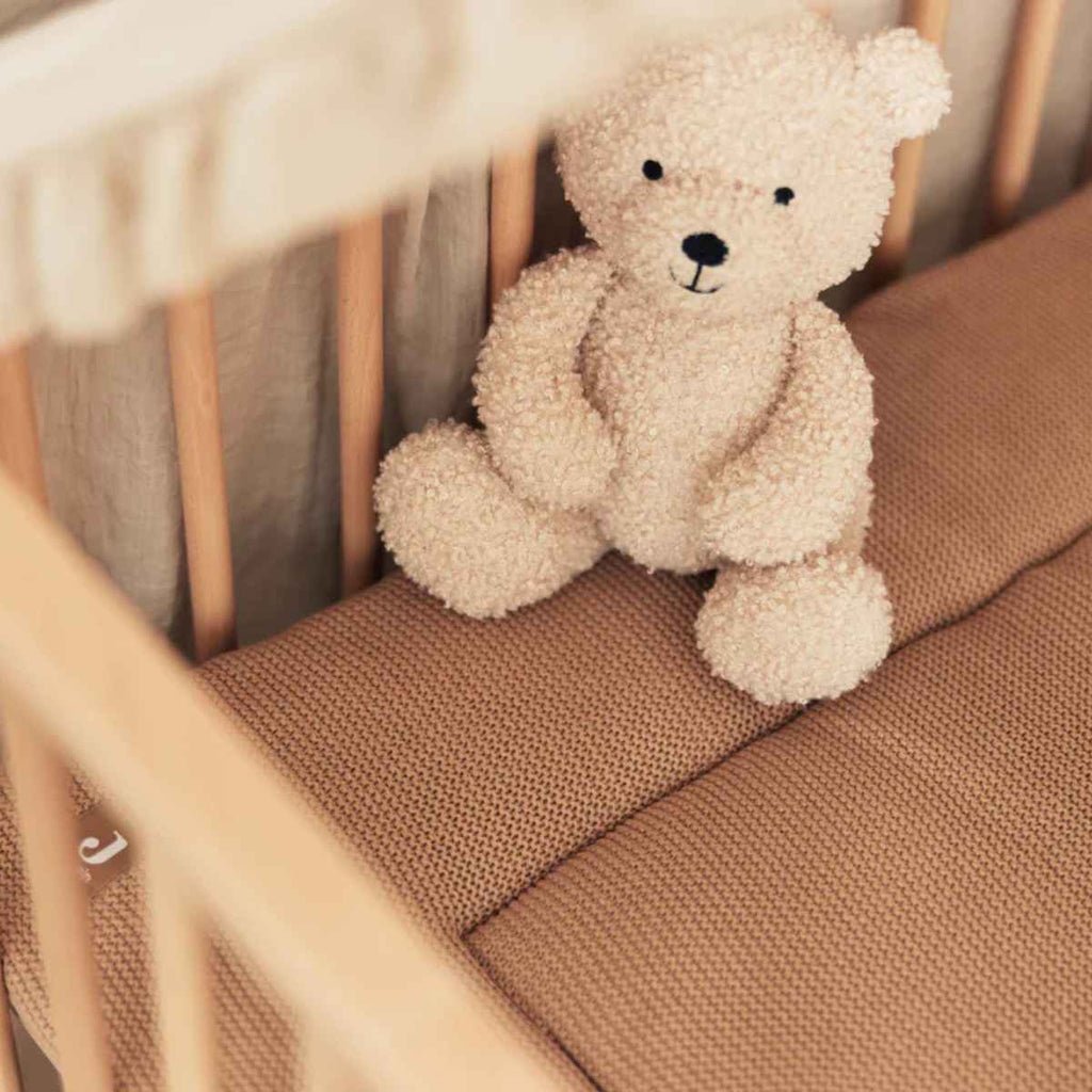 Jollein | Stuffed Teddy Bear In Crib | Natural | ChocoLoons