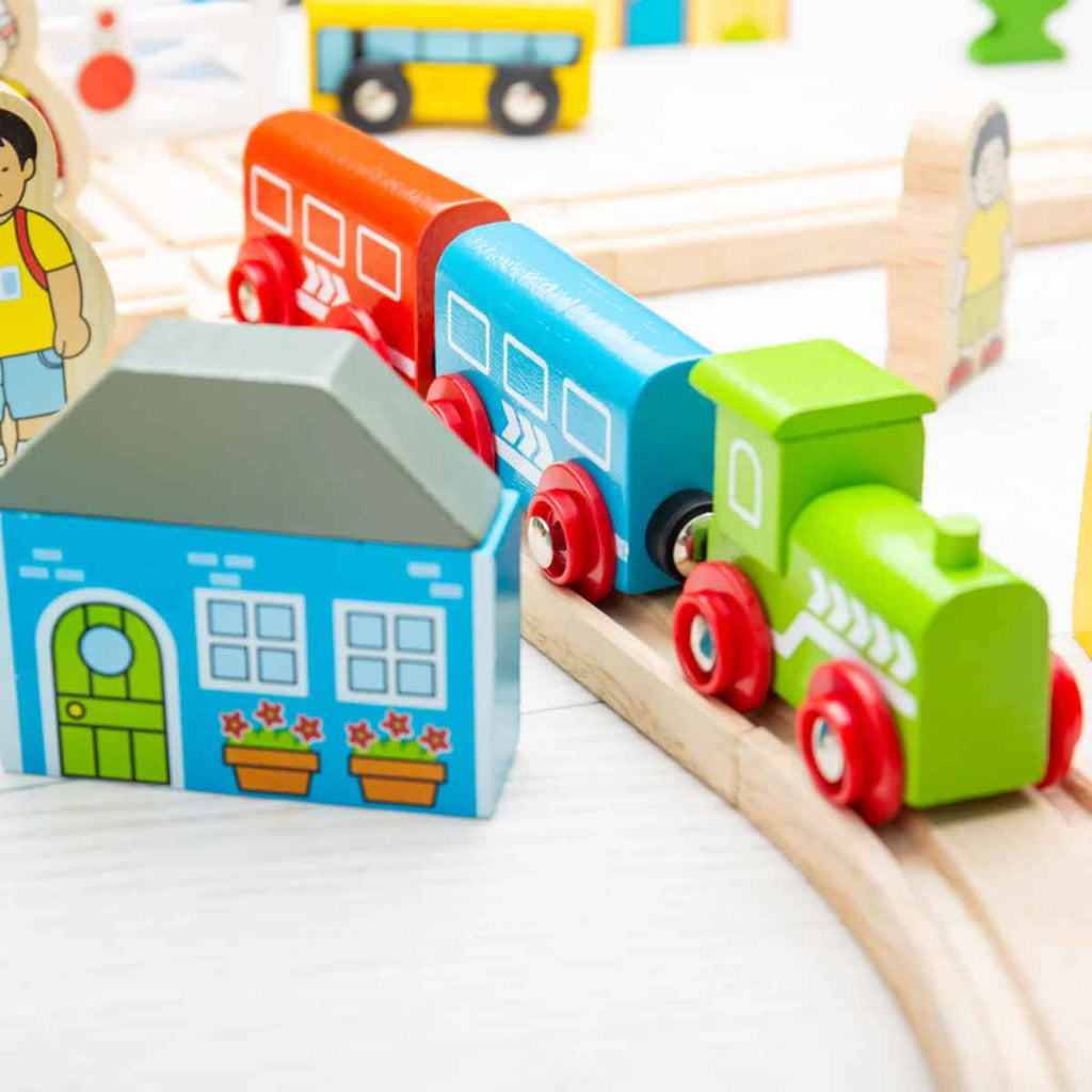 Bigjigs | Town and Country Train Set | Close Up | ChocoLoons