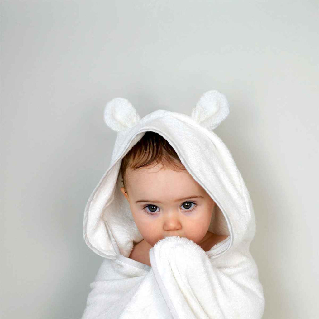 Shnuggle | Child Wearing Wearable Baby Towels | White | ChocoLoons