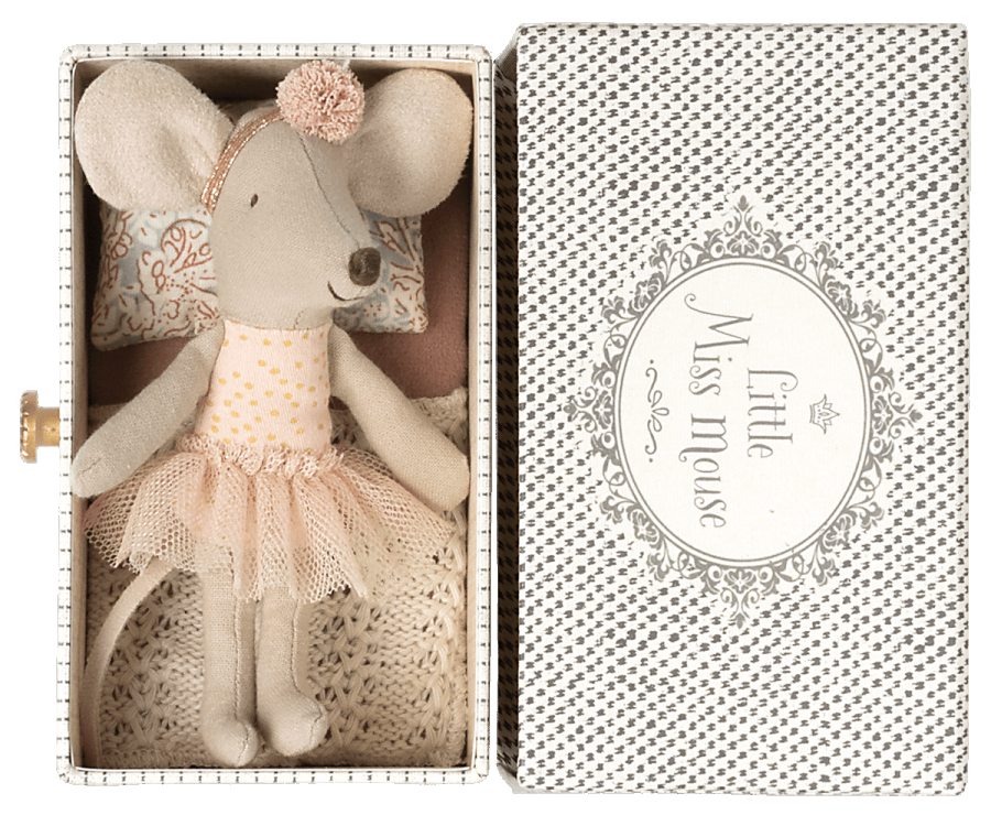 Maileg | Little Sister Dance Mouse In Daybed | ChocoLoons 
