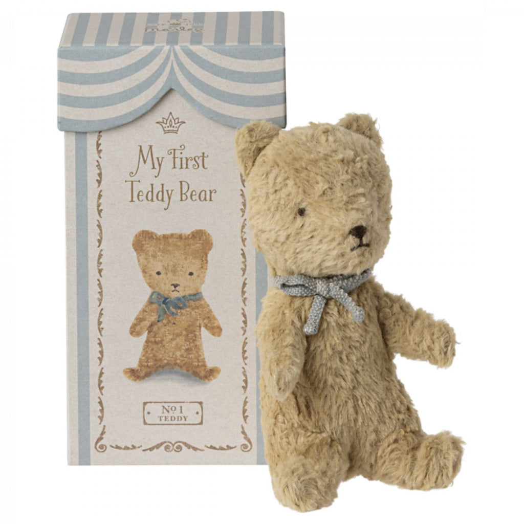 Maileg | Sand coloured teddy bear toy | Blue bow tied around neck | Blue box with a vintage look | Chocoloons 