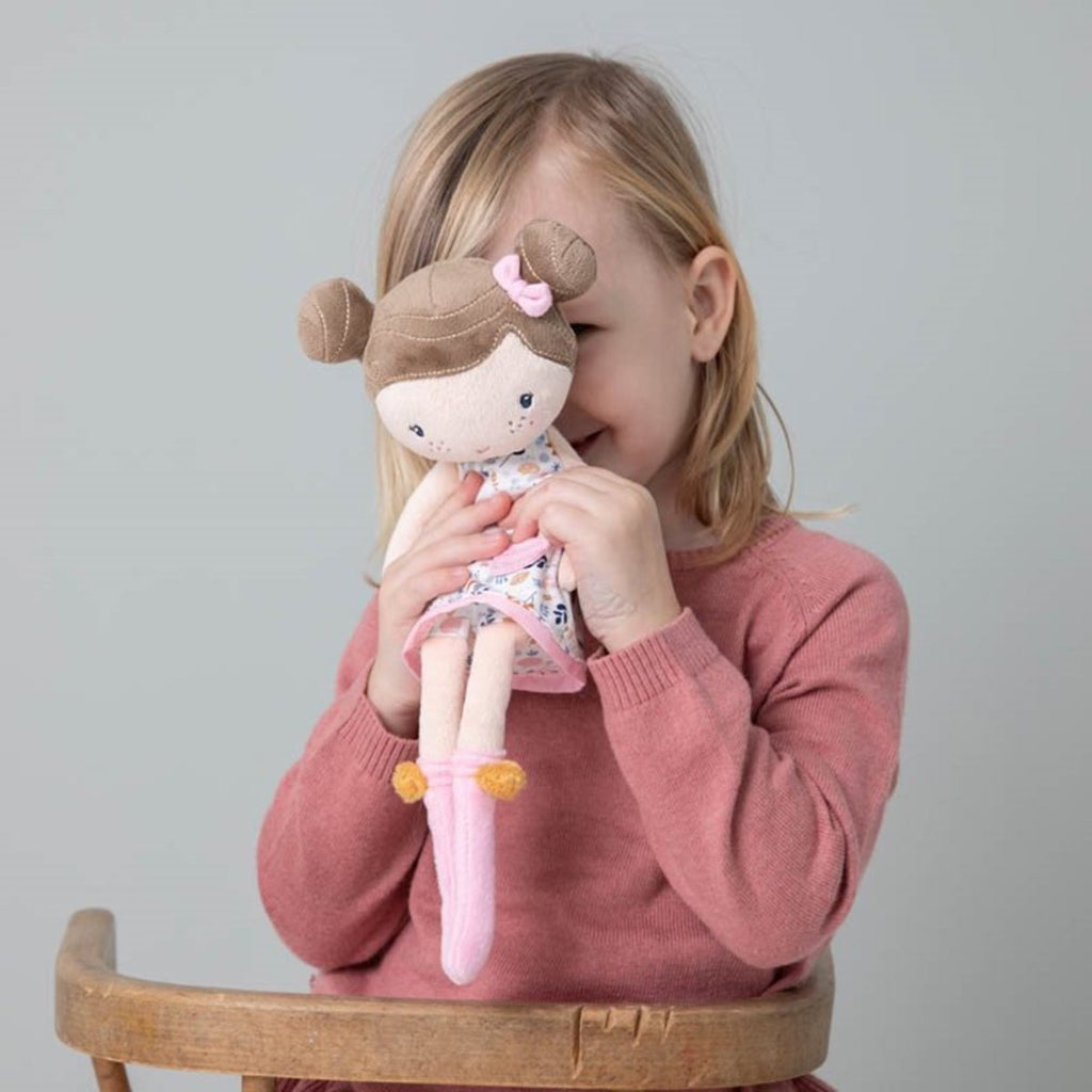 Little Dutch | Girl Playing With Little Dutch Cuddle Doll Rosa | 35cm | ChocoLoons